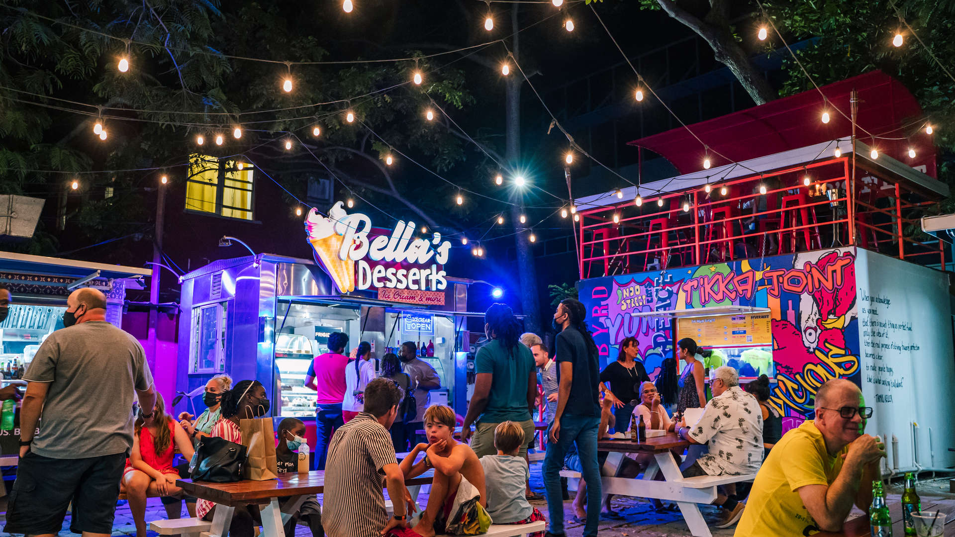 Genieten van het nachtleven op Barbados.